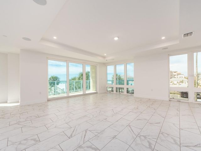 15 AVALON STREET 303, Clearwater Beach, FL 33767