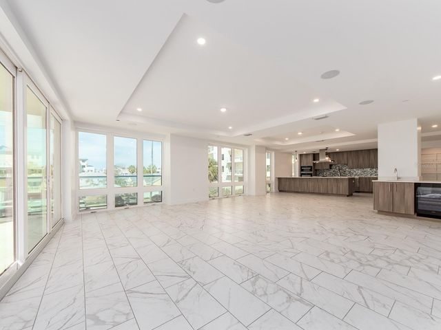 15 AVALON STREET 303, Clearwater Beach, FL 33767