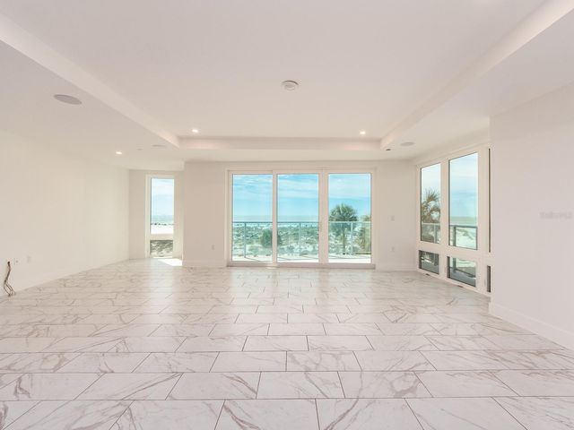 15 AVALON STREET 303, Clearwater Beach, FL 33767