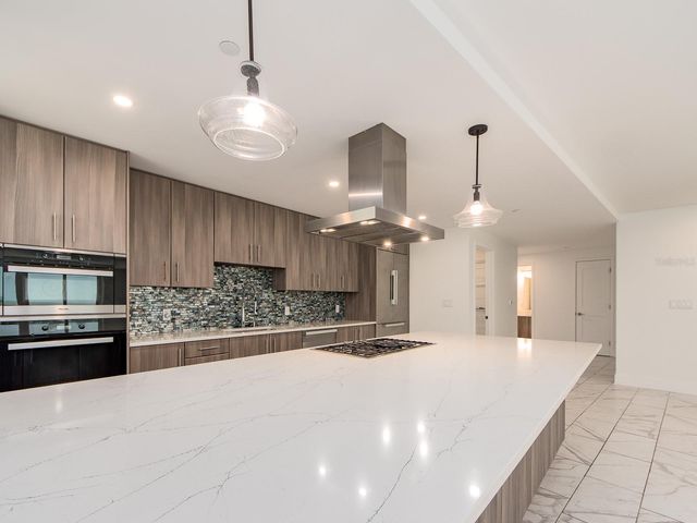 15 AVALON STREET 303, Clearwater Beach, FL 33767