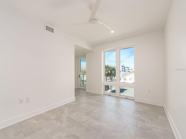 15 AVALON STREET 303, Clearwater Beach, FL 33767