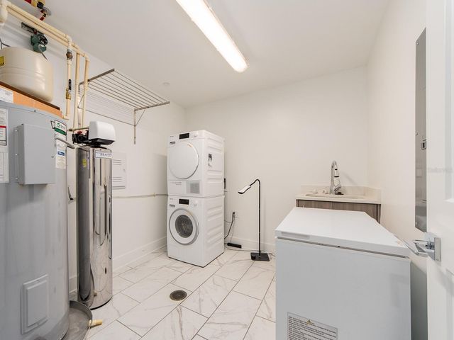 15 AVALON STREET 303, Clearwater Beach, FL 33767