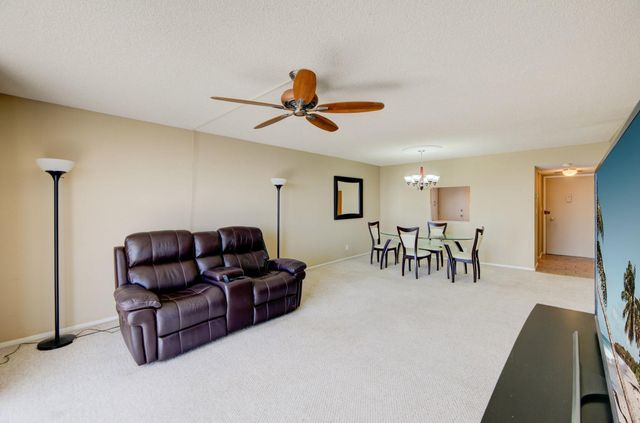 427 Golden Isles Dr 14B, Hallandale Beach, FL 33009