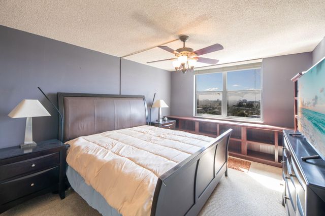 427 Golden Isles Dr 14B, Hallandale Beach, FL 33009