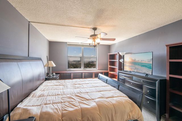 427 Golden Isles Dr 14B, Hallandale Beach, FL 33009