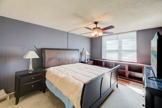 427 Golden Isles Dr 14B, Hallandale Beach, FL 33009