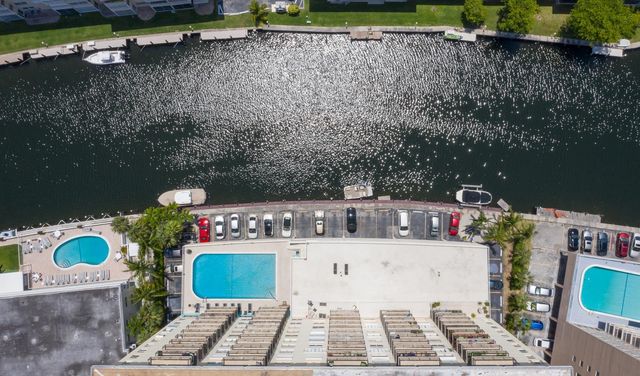 427 Golden Isles Dr 14B, Hallandale Beach, FL 33009