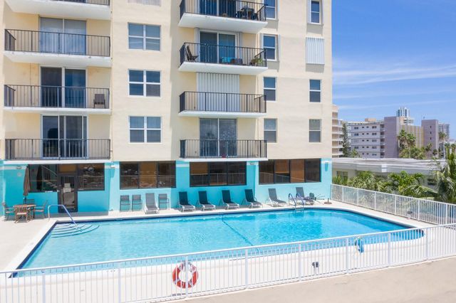 427 Golden Isles Dr 14B, Hallandale Beach, FL 33009