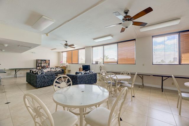 427 Golden Isles Dr 14B, Hallandale Beach, FL 33009