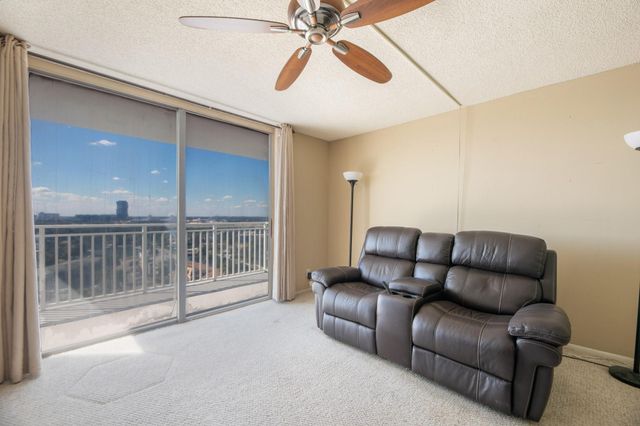 427 Golden Isles Dr 14B, Hallandale Beach, FL 33009