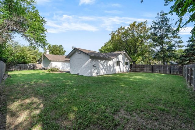 988 W Alexander Dr., Haysville, KS 67060