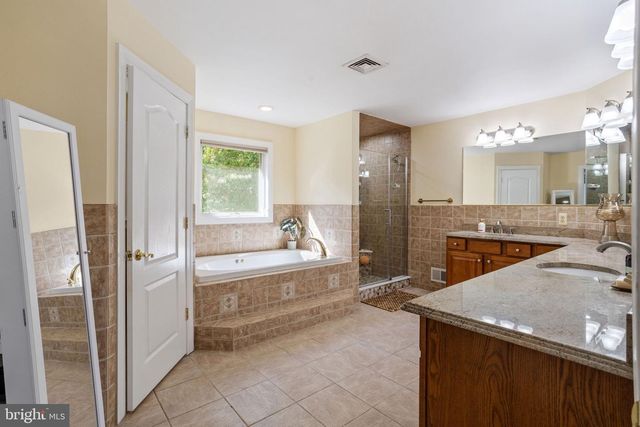 14 CONOR RD, Jackson, NJ 08527