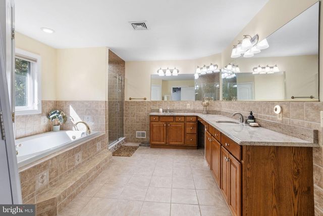 14 CONOR RD, Jackson, NJ 08527