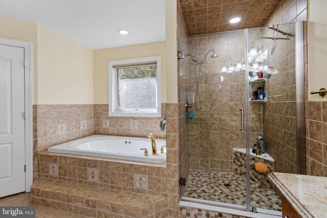 14 CONOR RD, Jackson, NJ 08527