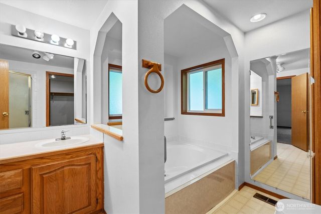 205 Divide Road, Kelso, WA 98626