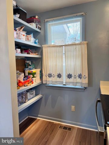 8332 MAUZY SQUARE, Marshall, VA 20115