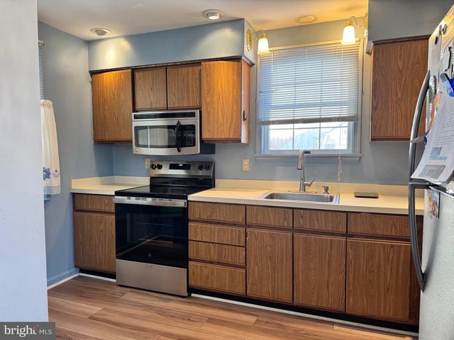 8332 MAUZY SQUARE, Marshall, VA 20115