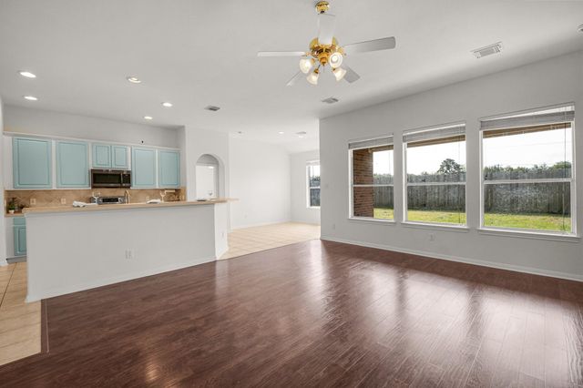 525 Lockland Lane, League City, TX 77573