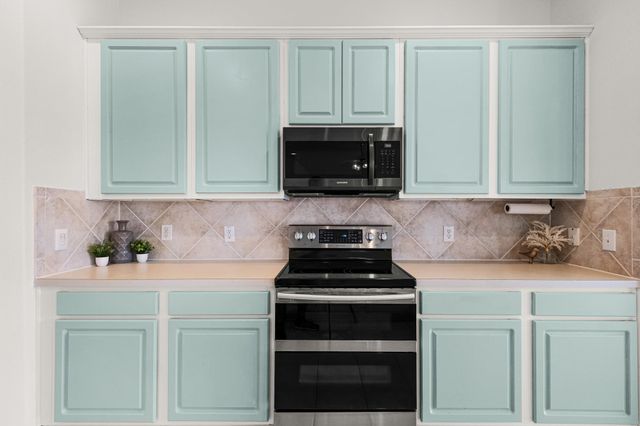 525 Lockland Lane, League City, TX 77573