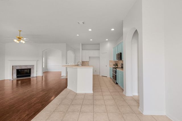 525 Lockland Lane, League City, TX 77573