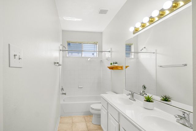 525 Lockland Lane, League City, TX 77573