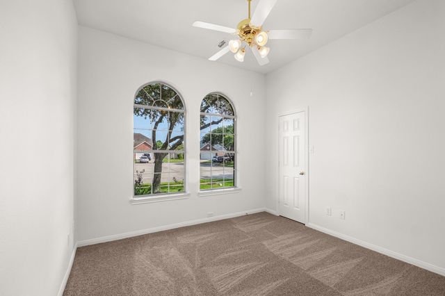 525 Lockland Lane, League City, TX 77573