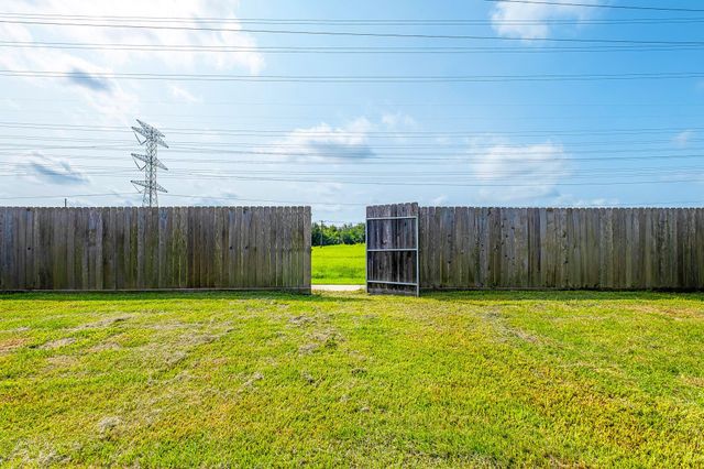 525 Lockland Lane, League City, TX 77573
