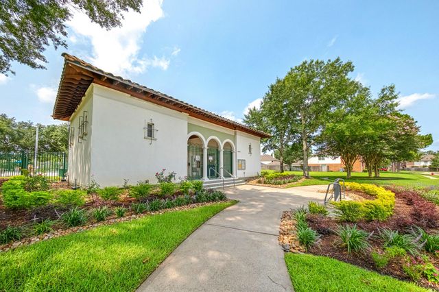525 Lockland Lane, League City, TX 77573
