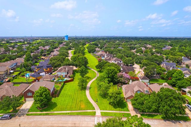 525 Lockland Lane, League City, TX 77573