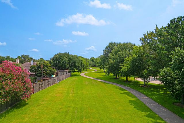 525 Lockland Lane, League City, TX 77573