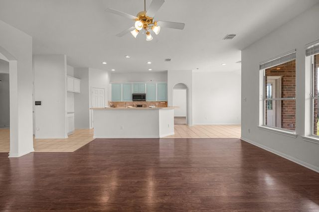 525 Lockland Lane, League City, TX 77573