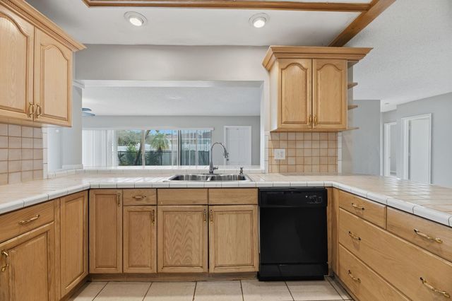 6110 NE 19th Avenue, Fort Lauderdale, FL 33308