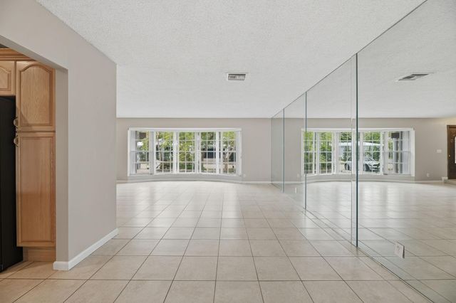 6110 NE 19th Avenue, Fort Lauderdale, FL 33308