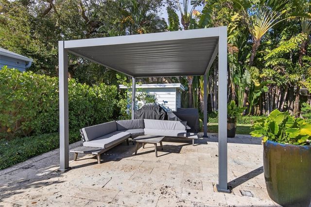 1001 SE 10th Street, Fort Lauderdale, FL 33316