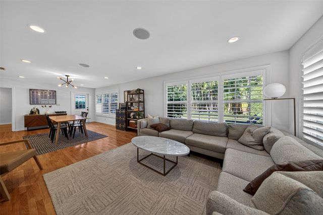 1001 SE 10th Street, Fort Lauderdale, FL 33316