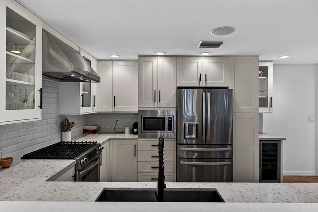 1001 SE 10th Street, Fort Lauderdale, FL 33316