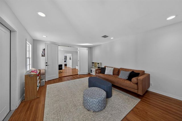 1001 SE 10th Street, Fort Lauderdale, FL 33316