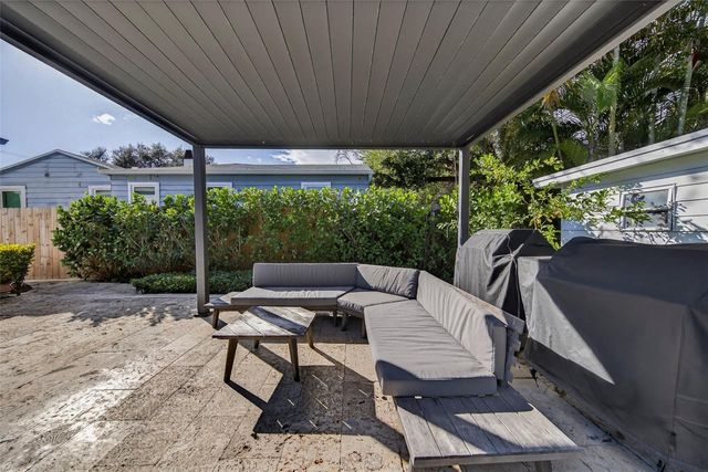 1001 SE 10th Street, Fort Lauderdale, FL 33316