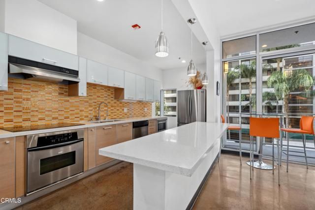 645 W 9th Street 200, Los Angeles, CA 90015