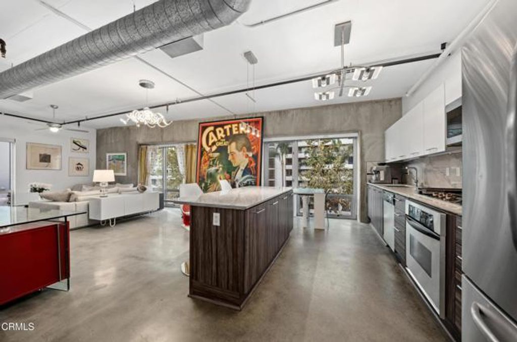 645 W 9th Street 200, Los Angeles, CA 90015