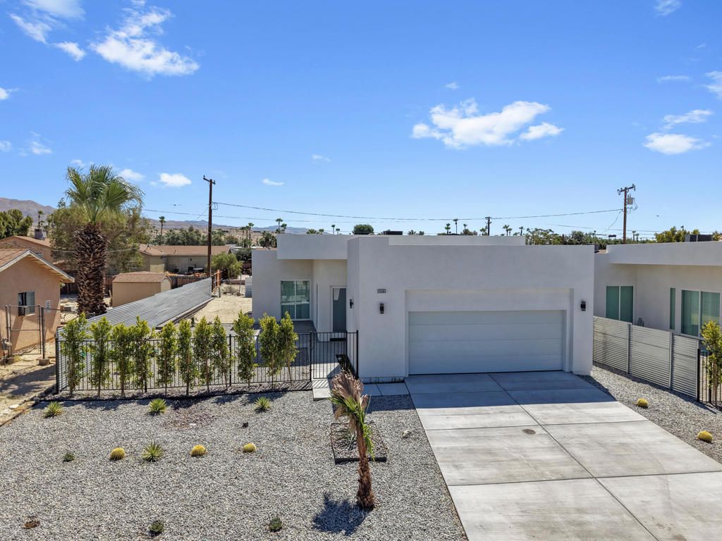 Image 2 of property listing at 15464 Avenida Rambla, Desert Hot Springs, CA 92240