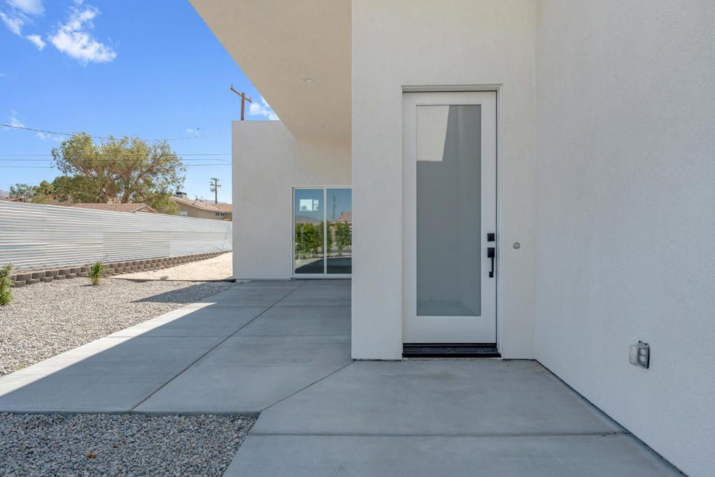 Image 3 of property listing at 15464 Avenida Rambla, Desert Hot Springs, CA 92240