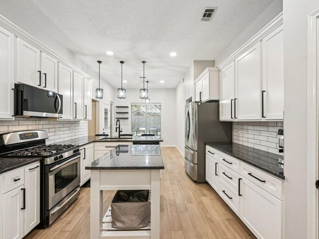 124 Crimson Bay Drive, League City, TX 77573
