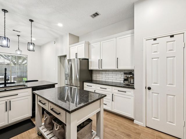 124 Crimson Bay Drive, League City, TX 77573