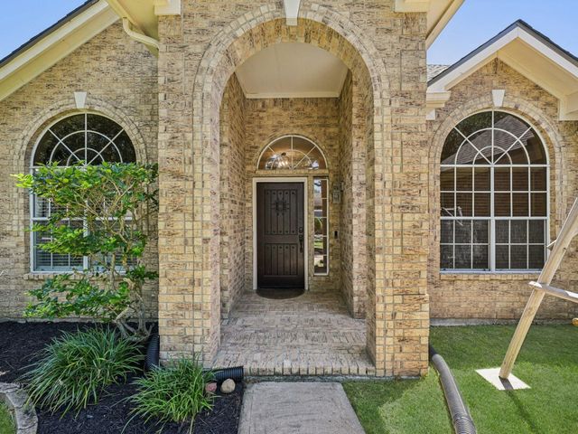124 Crimson Bay Drive, League City, TX 77573