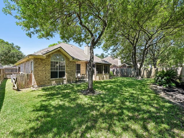 124 Crimson Bay Drive, League City, TX 77573