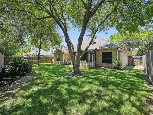 124 Crimson Bay Drive, League City, TX 77573