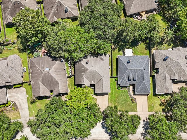 124 Crimson Bay Drive, League City, TX 77573