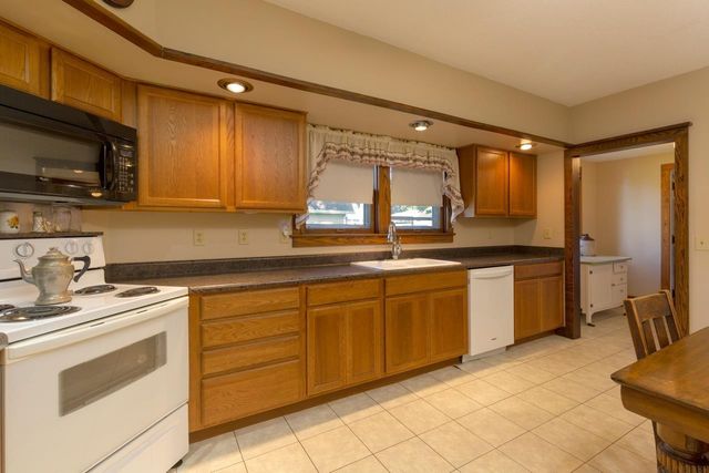 402 Bethel St., Parkersburg, IA 50665