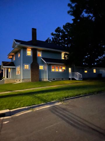 402 Bethel St., Parkersburg, IA 50665